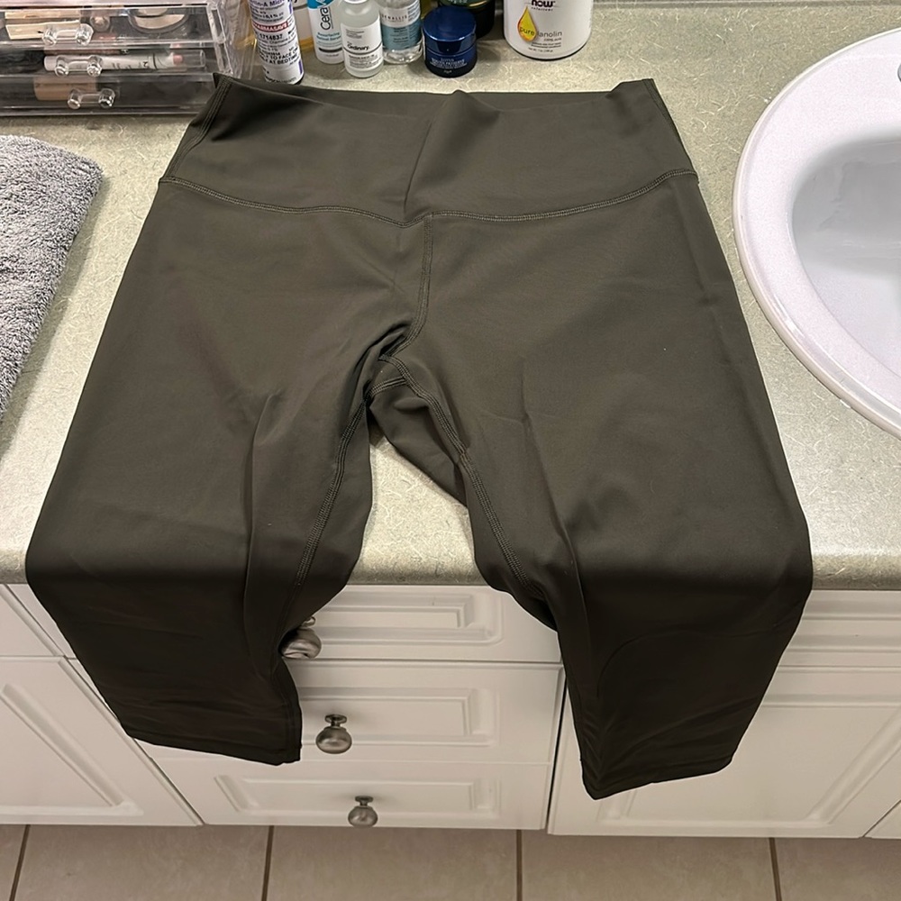 Lululemon capris